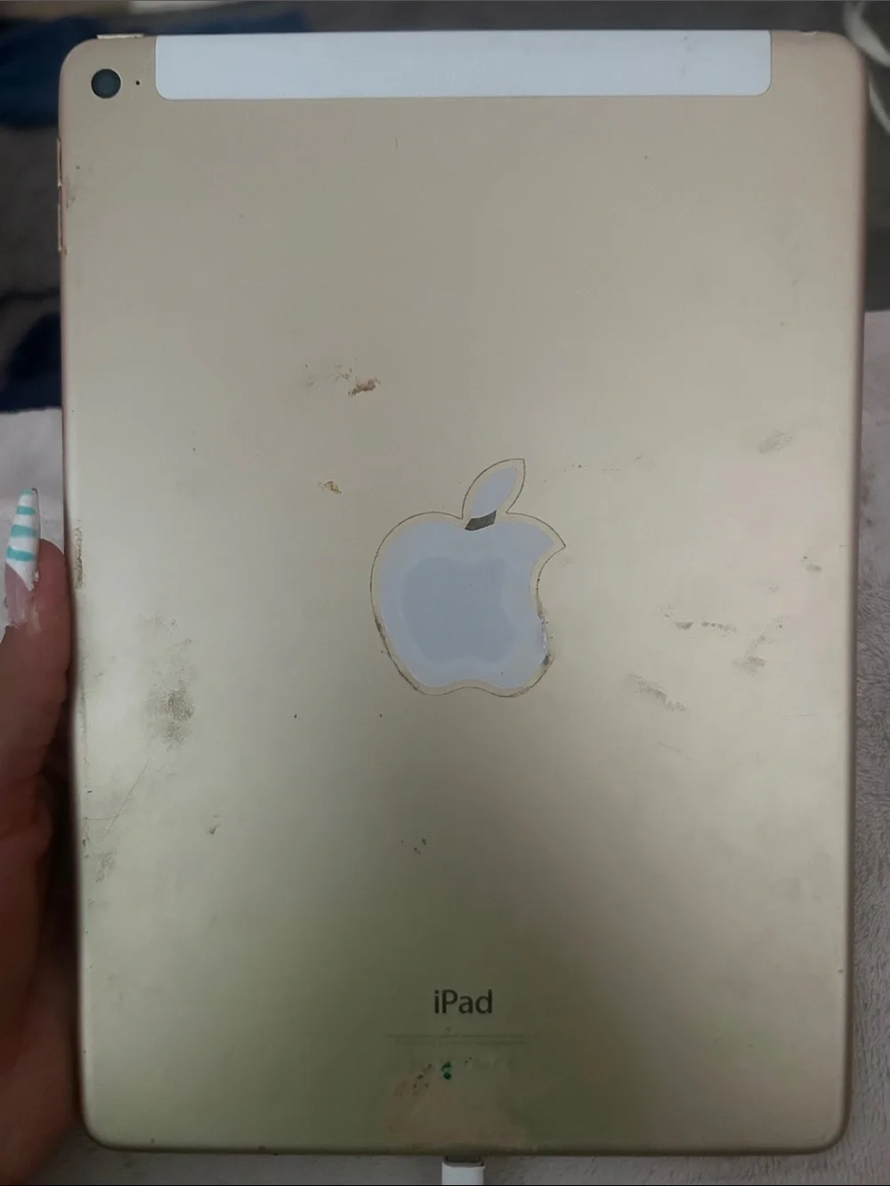 Unlocked Apple White iPad with Multicolor Gradient Display